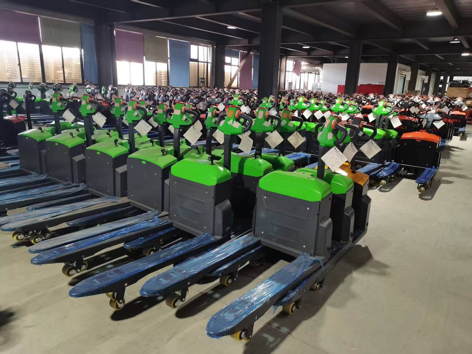 electric pallet truck in Yocov Factory